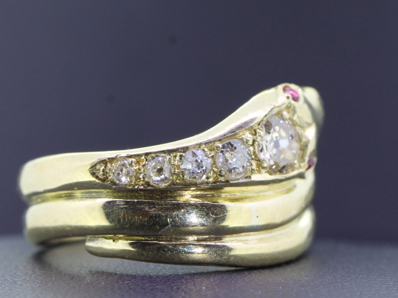 Beautiful emerald ruby and diamond 18 carat gold snake ring