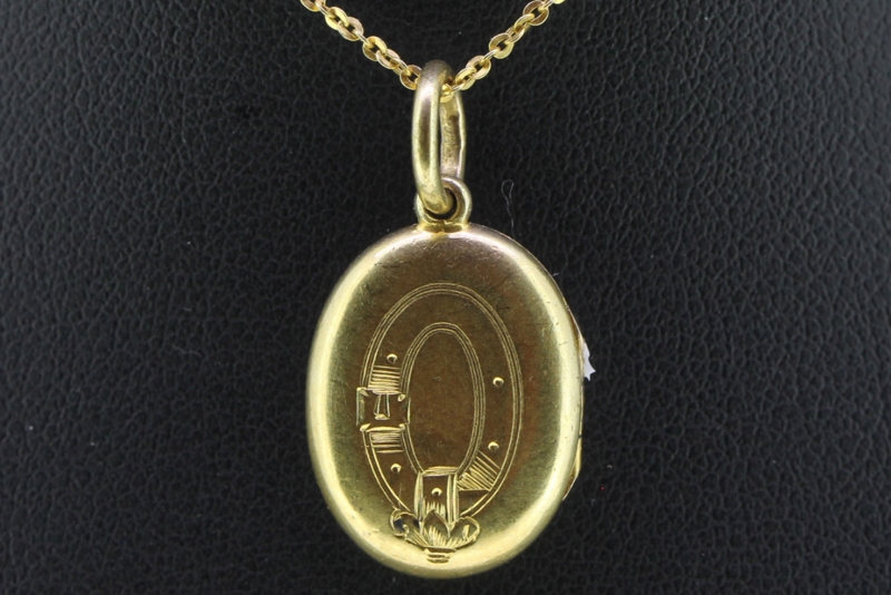 Lovely mid-victorian oval high carat locket