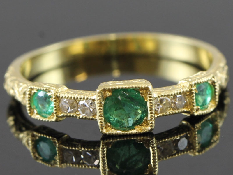 Gorgeous edwardian colombian and diamond 18 carat gold ring