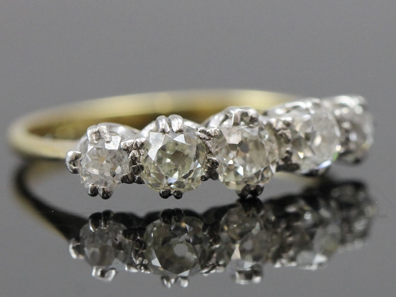  gorgeous five stone diamond 18 carat gold ring
