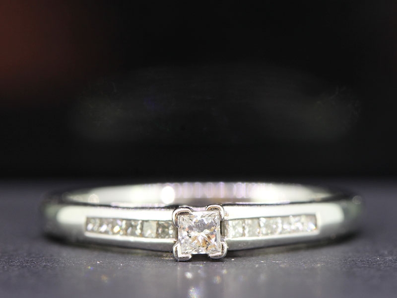 Opulent diamond 18 carat gold solitaire ring