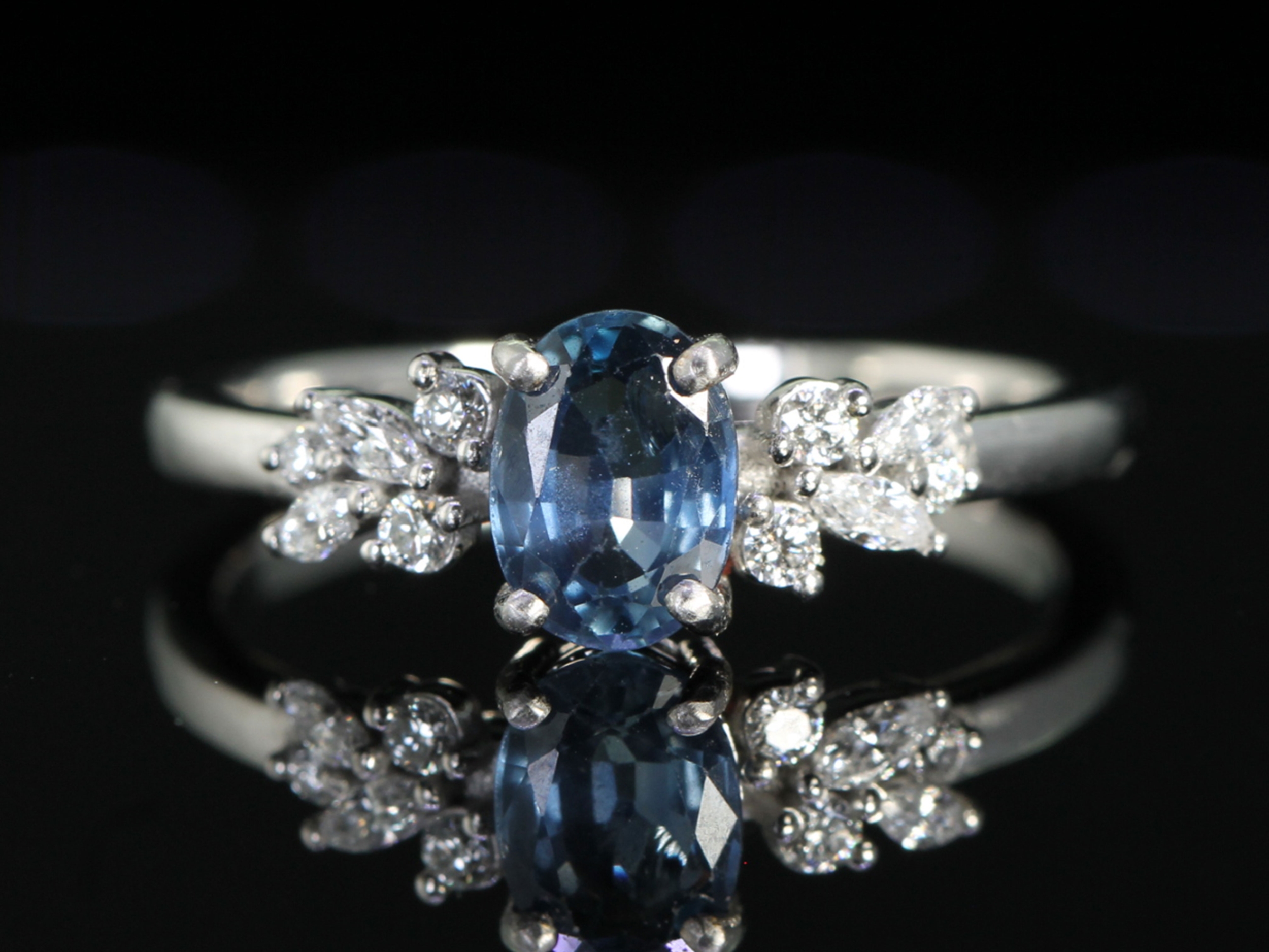 Sapphire and diamond platinum ring