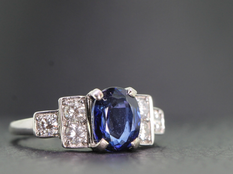 Beautiful sapphire and diamond art deco inspired 18 carat gold ring