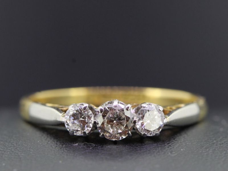 Stunning three stone diamond trilogy 18 carat gold and platinum
