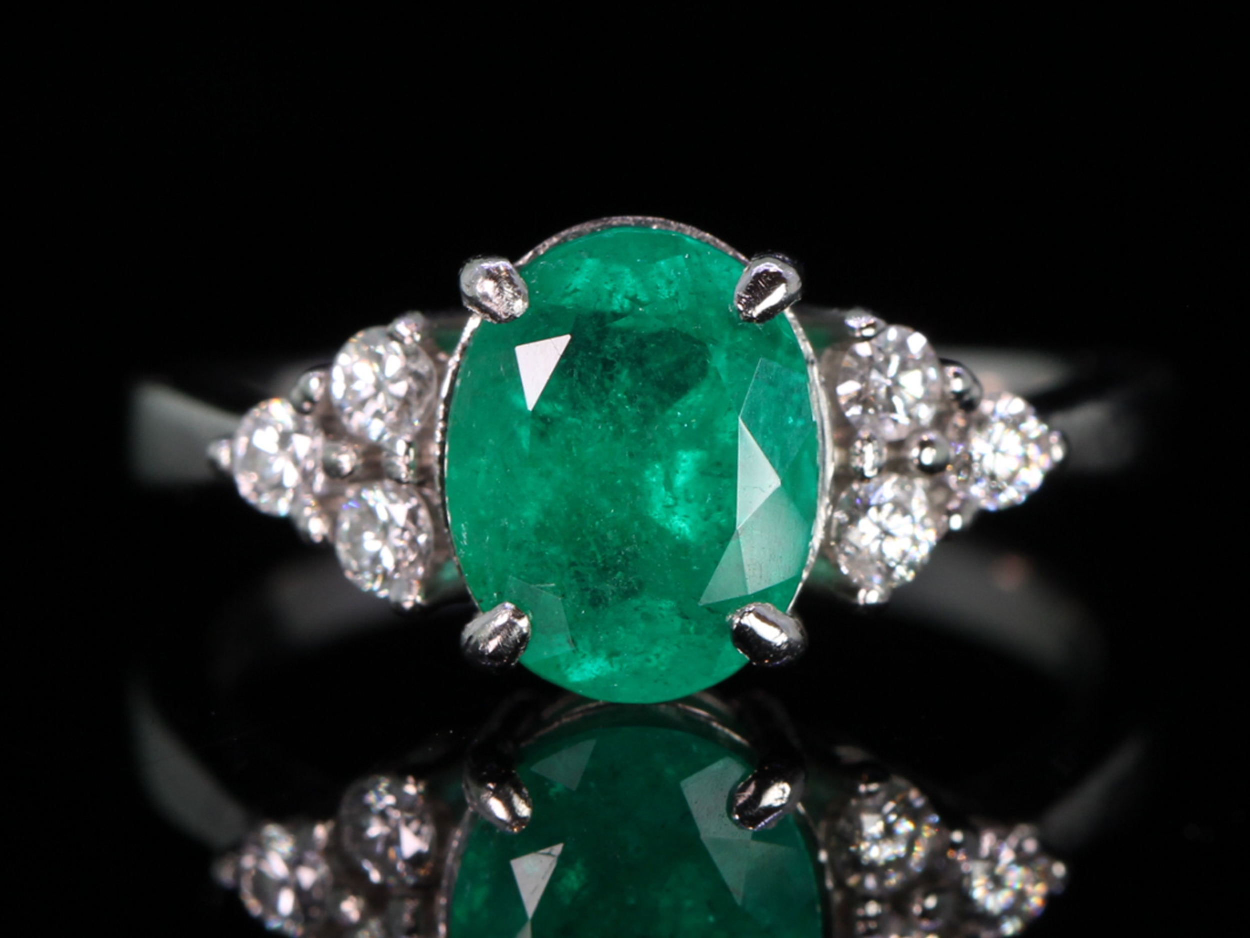 Vintage trefoil 2ct colombian emerald platinum ring