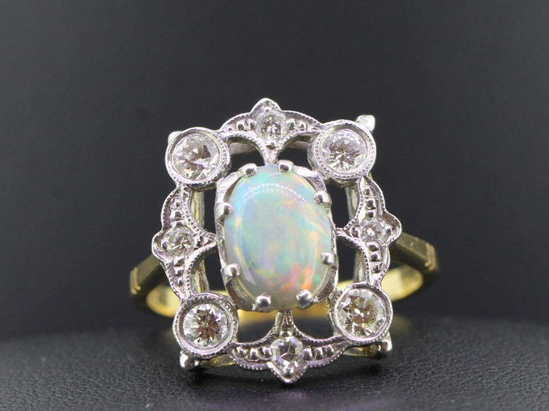 Stunning opal and diamond 18 carat gold ring