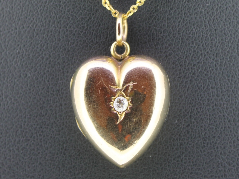 Wonderful edwardian diamond set 15 carat gold locket