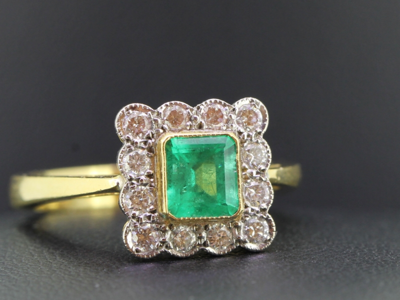 Stunning emerald and diamond 18 carat gold cluster ring