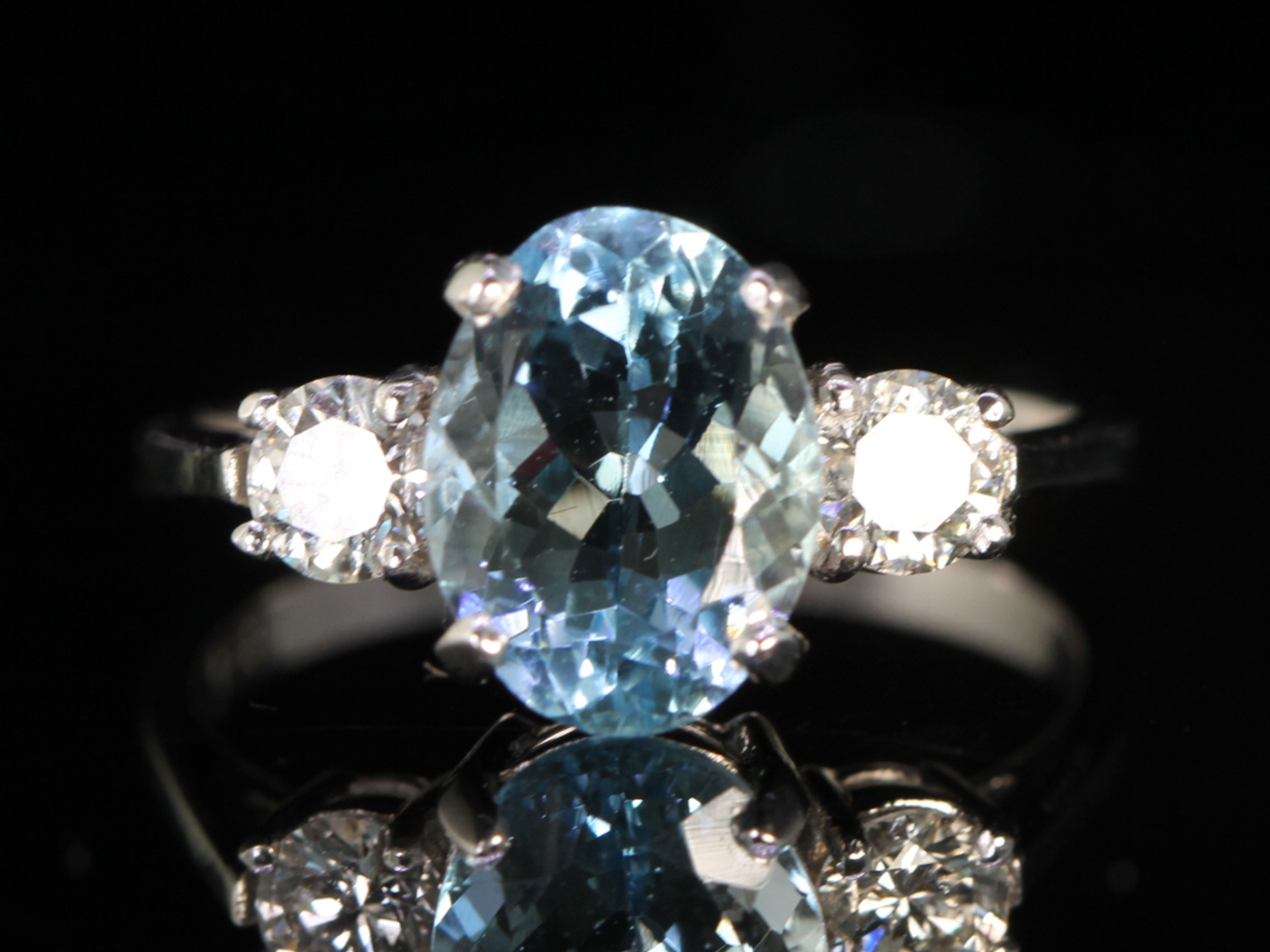 vintage 4ct aquamarine and diamond 18ct gold trilogy ring