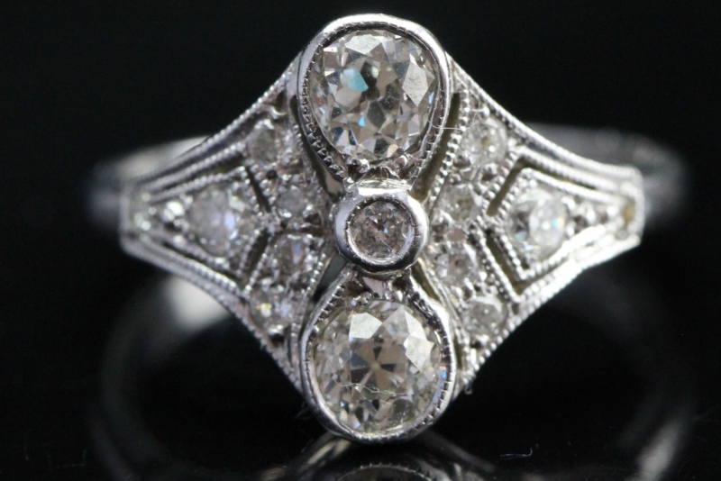  fabulous art deco diamond platinum ring