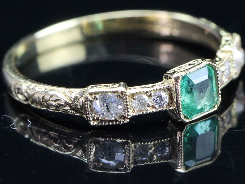 Fabulous georgian emerald and diamond 18 carat gold ring