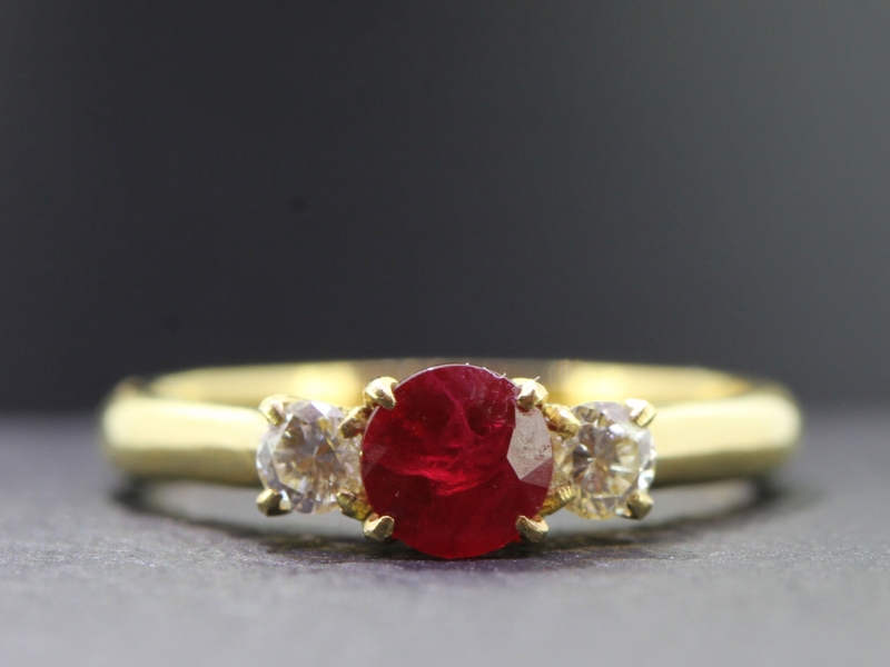 Passionate burmese ruby and diamond tirlogy 18 carat gold ring