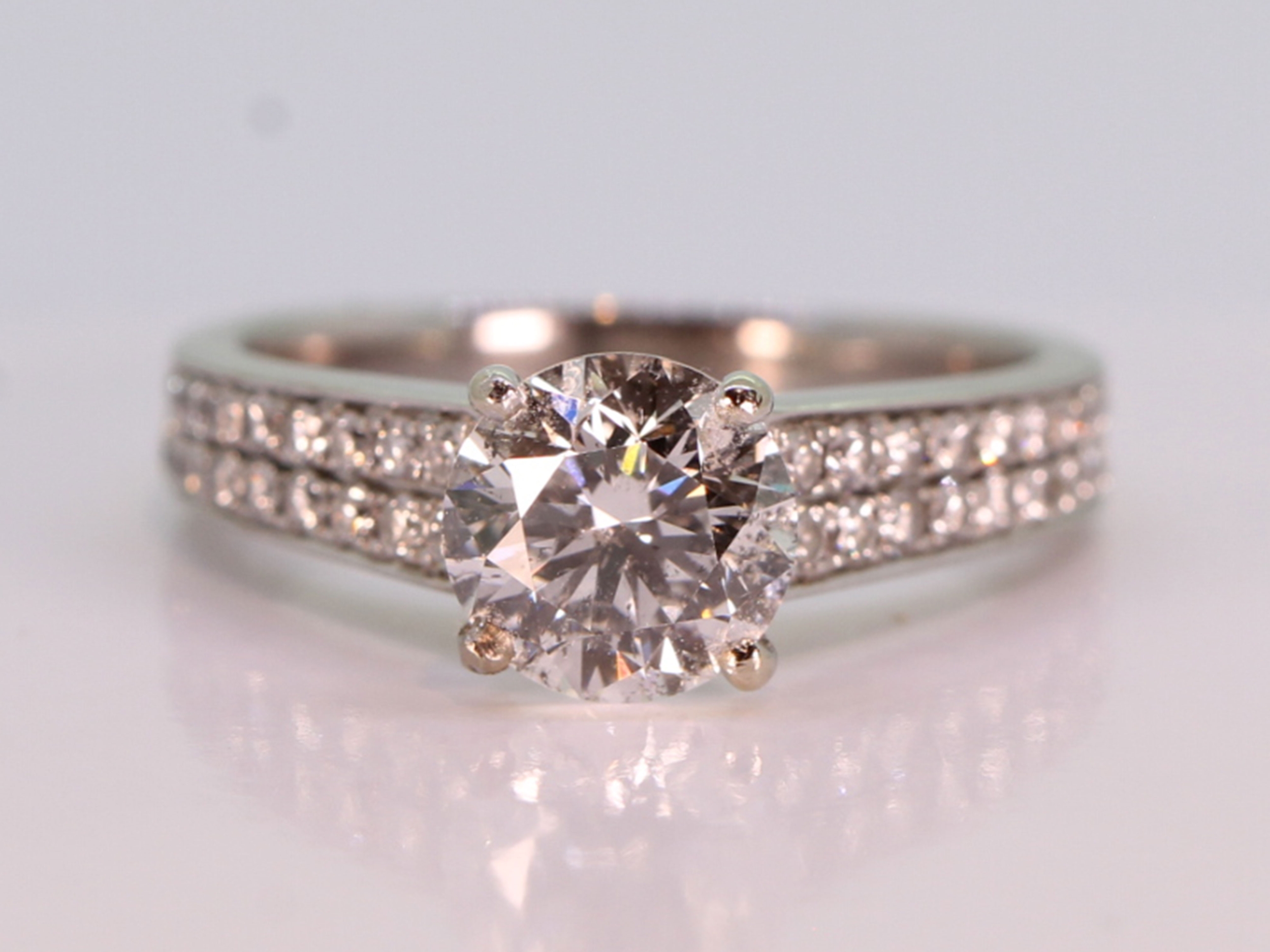 Diamond solitaire with diamond shoulders 18ct gold ring
