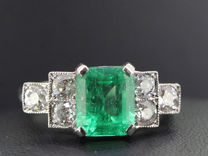 Stunning art deco inspired 2.10 carat emerald and diamond platinum ring