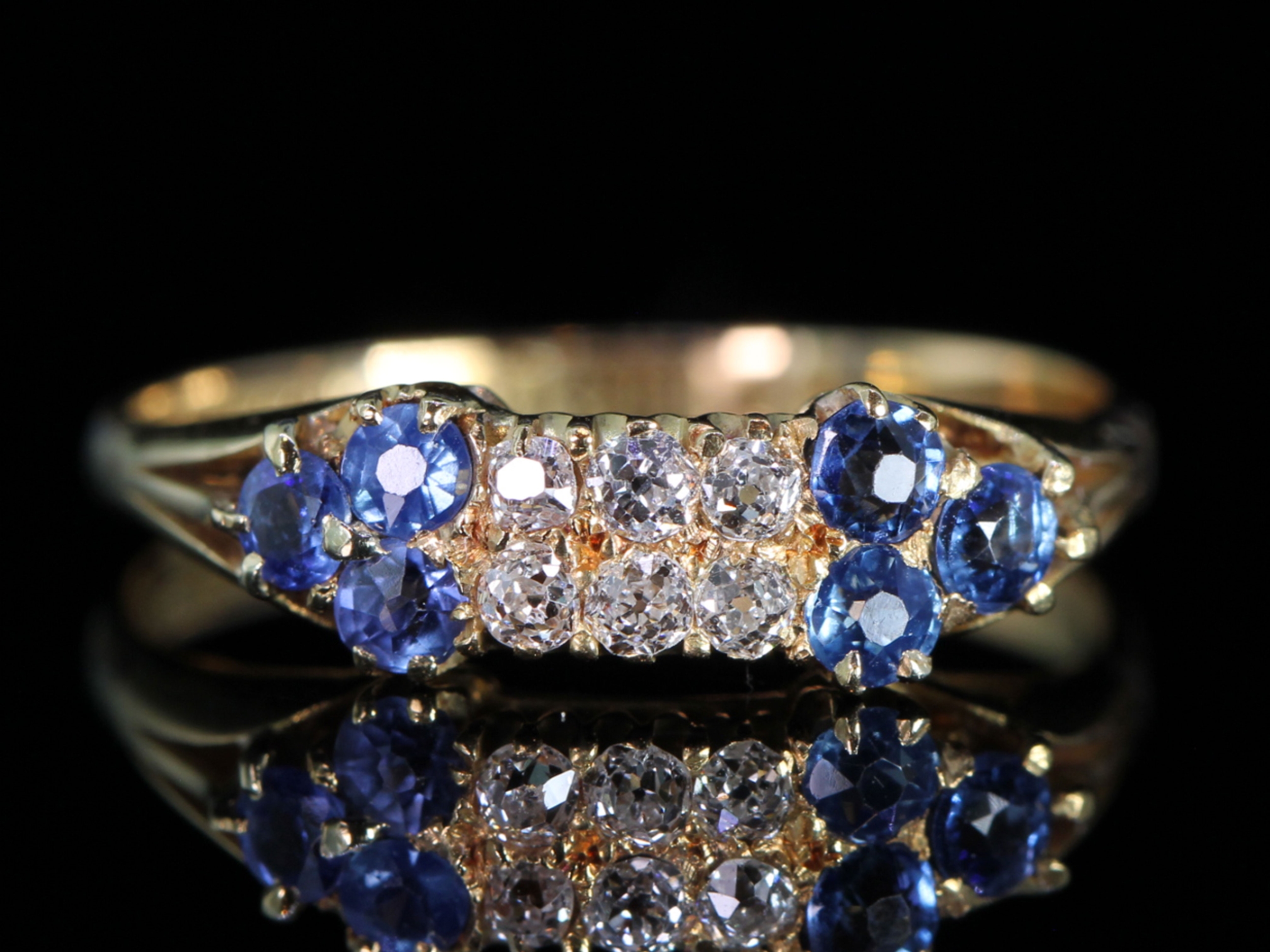 Victorian sapphire and diamond 18ct gold ring