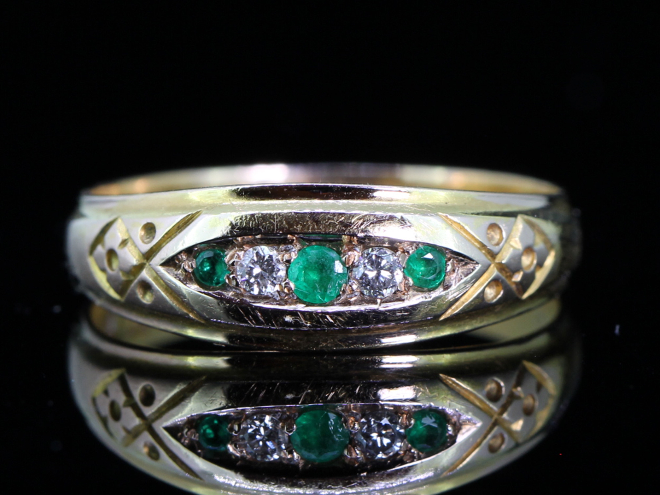  elegant edwardian emerald and diamond 15 carat gold ring - dates 1909