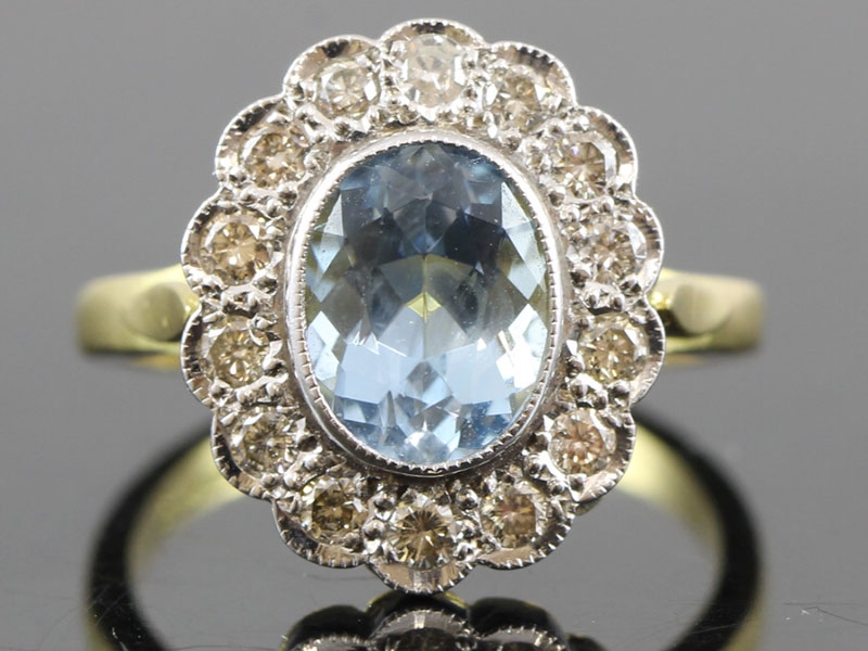 Stunning aquamarine and diamond 18 carat gold cluster ring