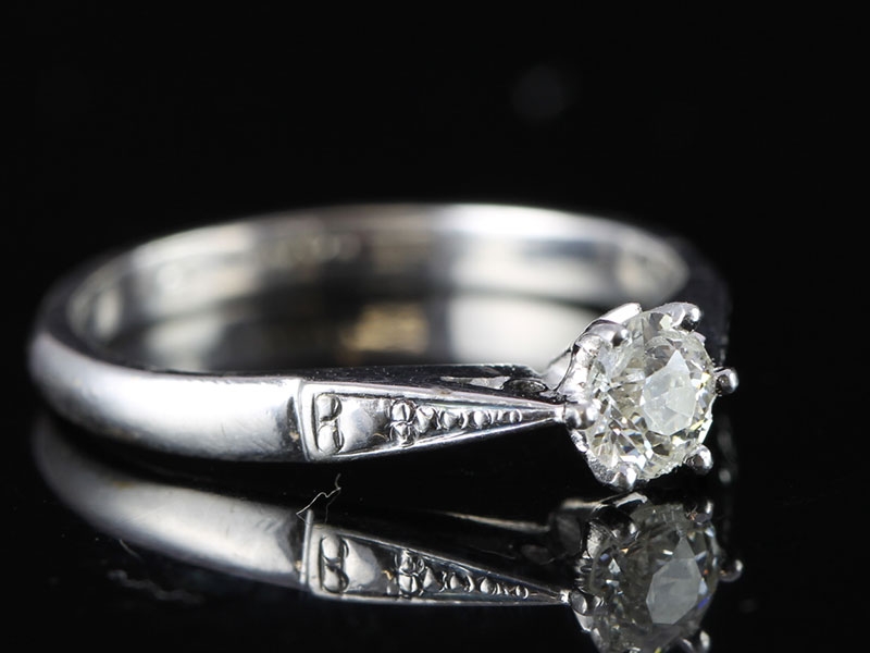 Sparkling transitional cut diamond 18 carat gold and platinum ring