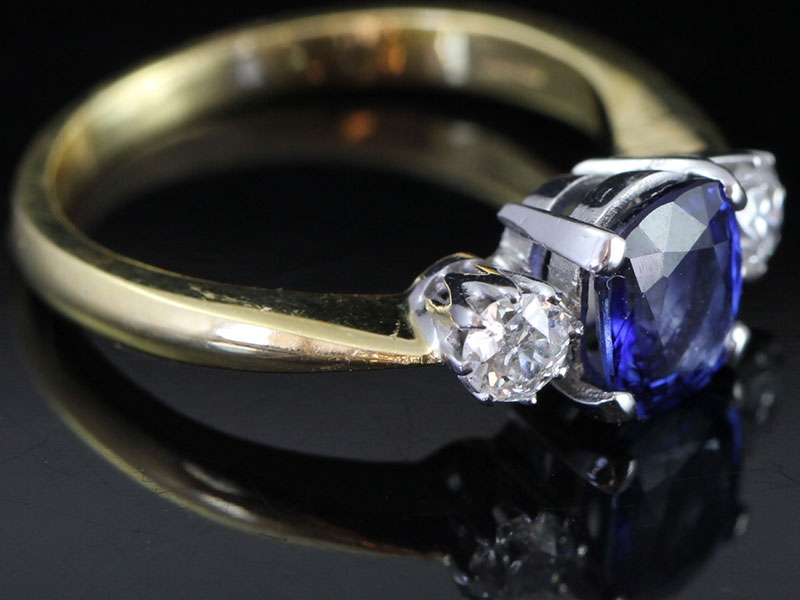  stunning ceylon sapphire and diamond tirlogy 18 carat gold ring