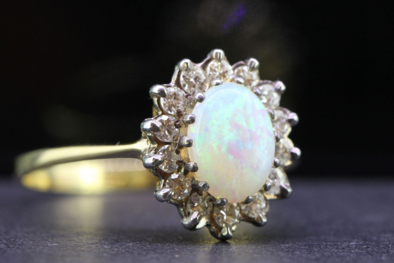 Gorgeous opal and diamond 18 carat gold ring