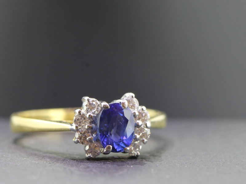 Glamorous sapphire and diamond 18 carat gold ring