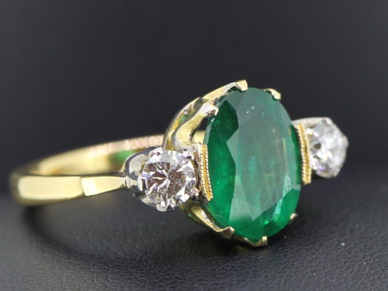 Breathtaking colombian emerald and diamond trilogy 18 carat gold ring