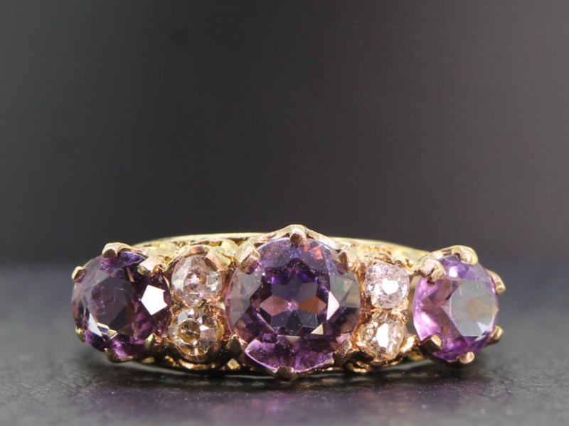 Stunning amethyst and diamond 9 carat gold cluster ring 