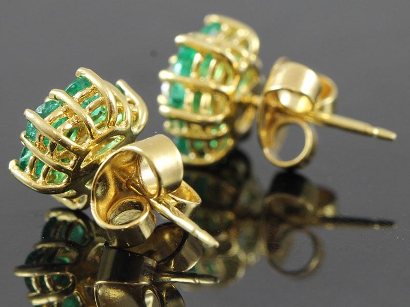  beautiful emerald and diamond 18 carat gold stud earrings
