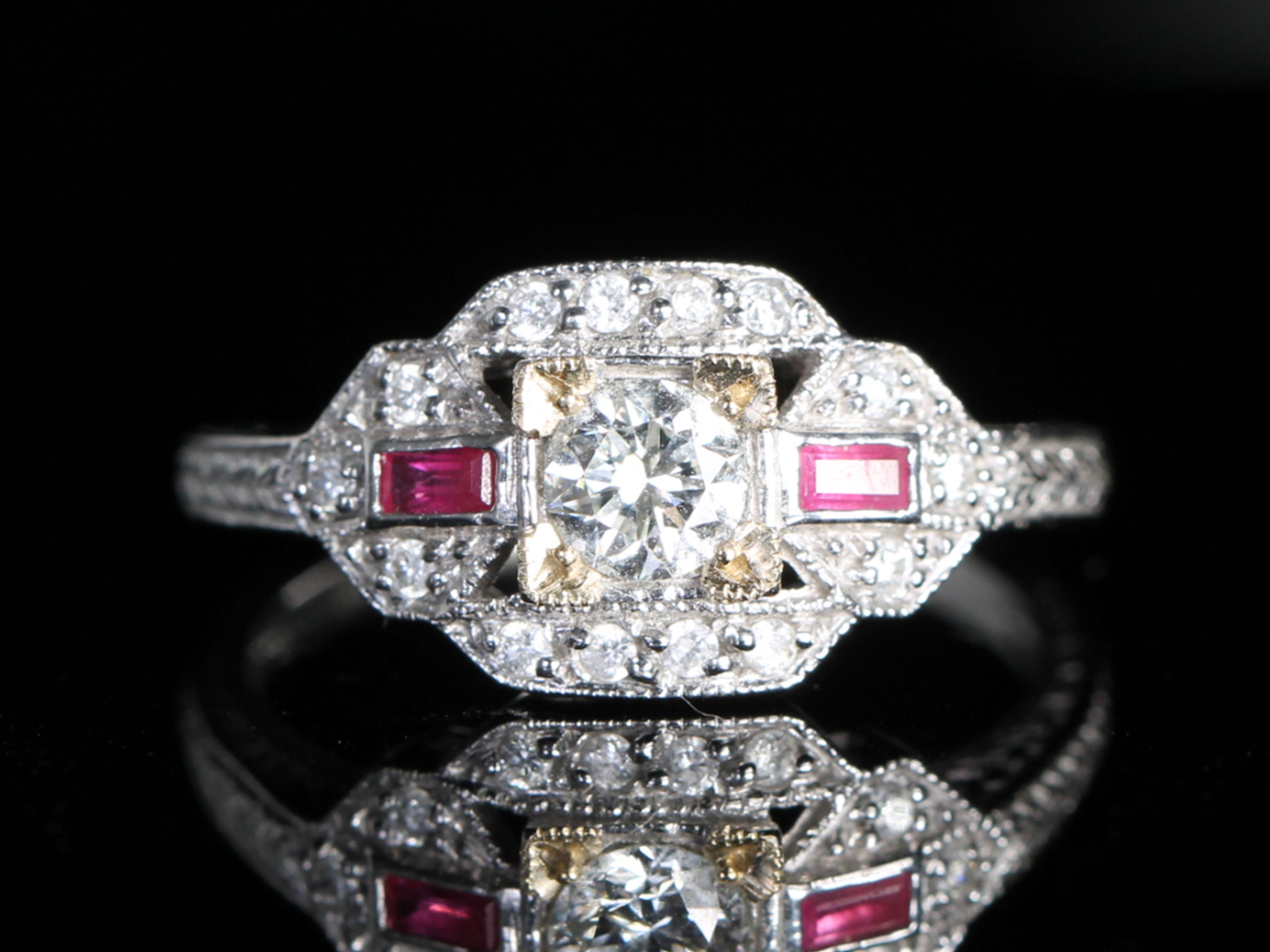 Vintage diamond and ruby 18ct gold ring