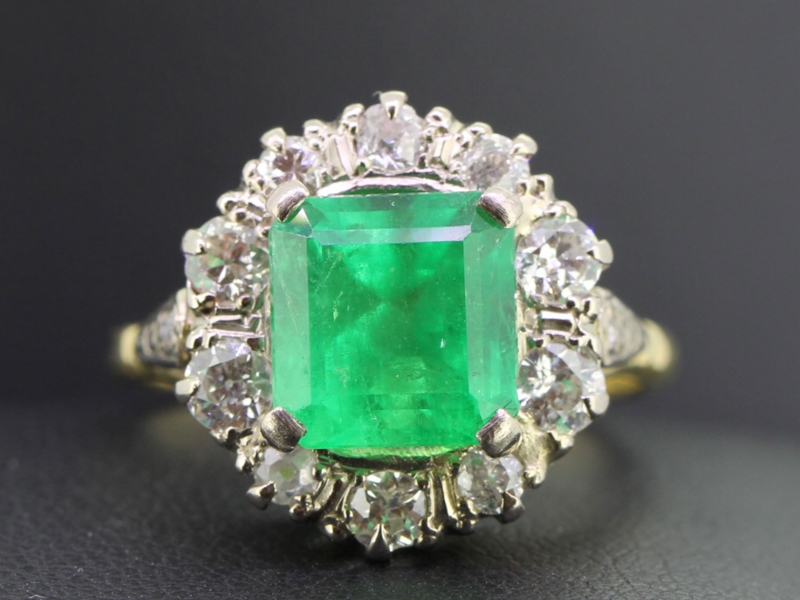 Spectacular emerald and diamond 18 carat gold vintage ring