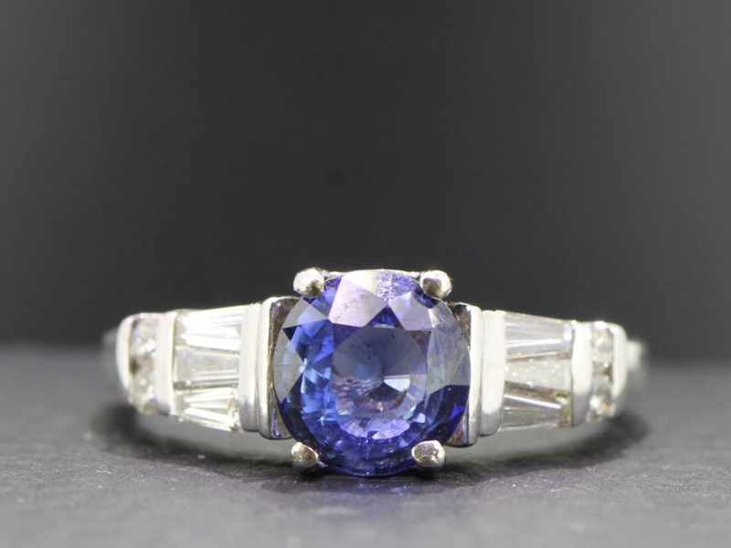 Stunning ceylon sapphire and diamond 18 carat gold ring