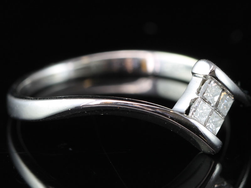 Stylish princess cut diamond 18 carat white gold ring