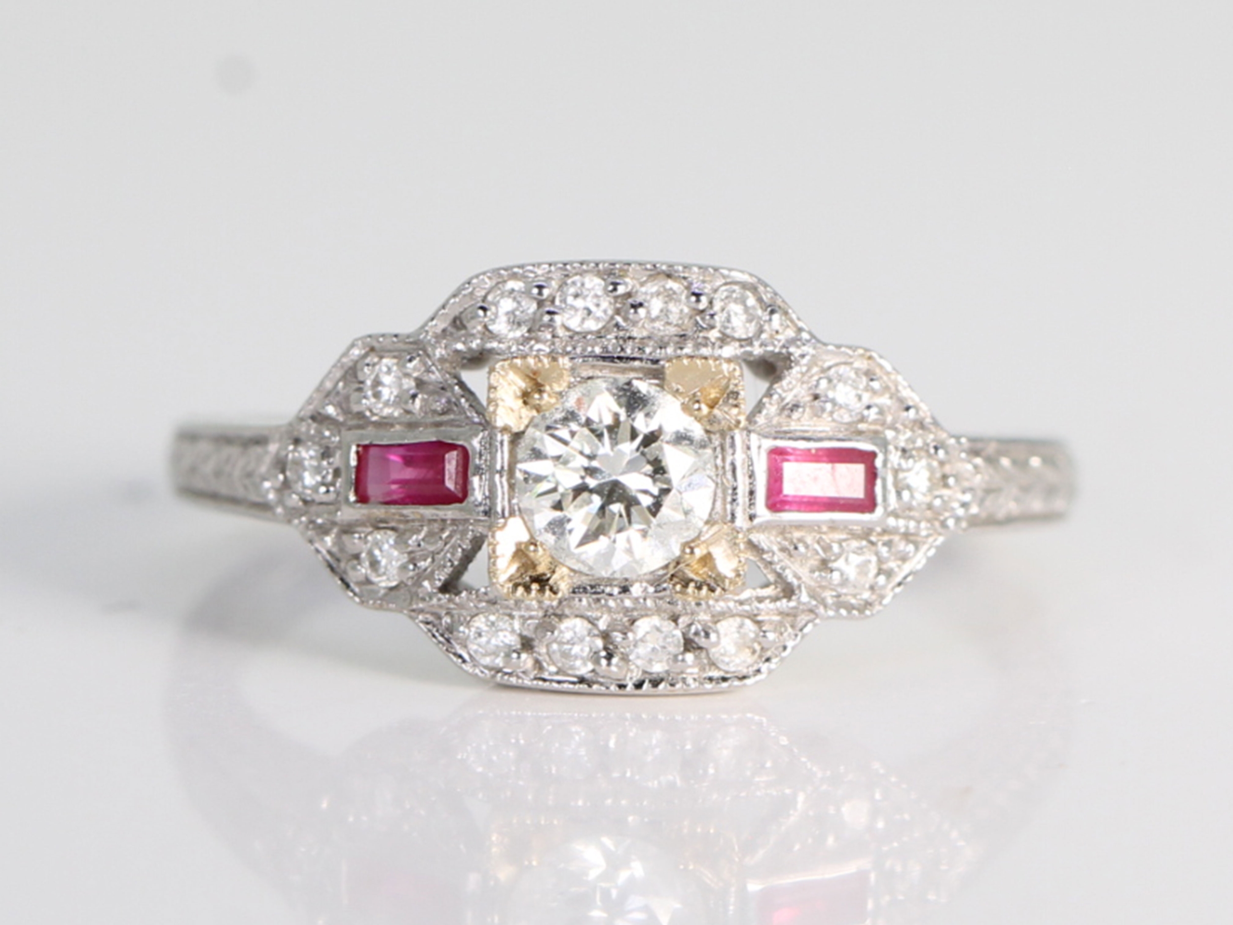 Vintage diamond and ruby 18ct gold ring