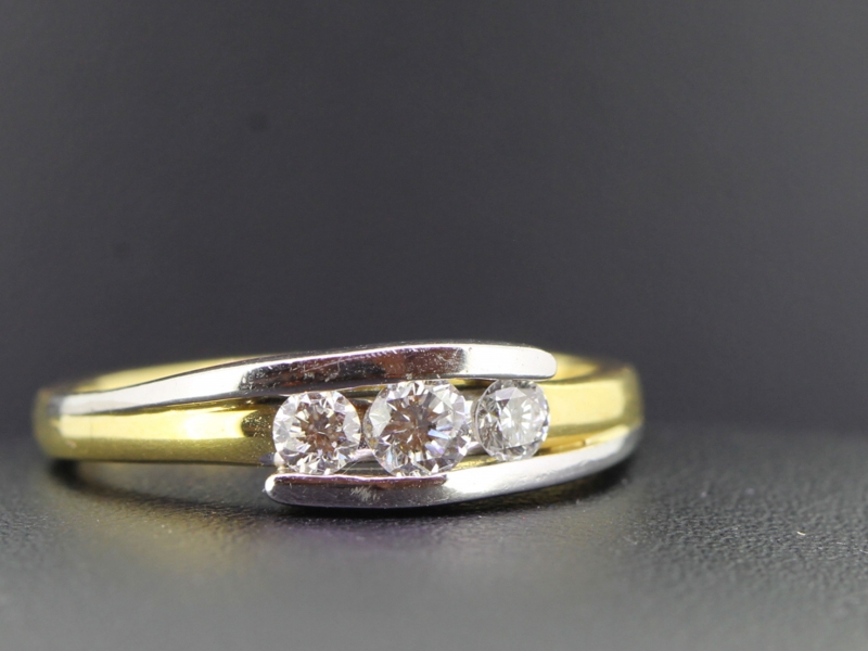 Beautiful three stone diamond 18 carat band