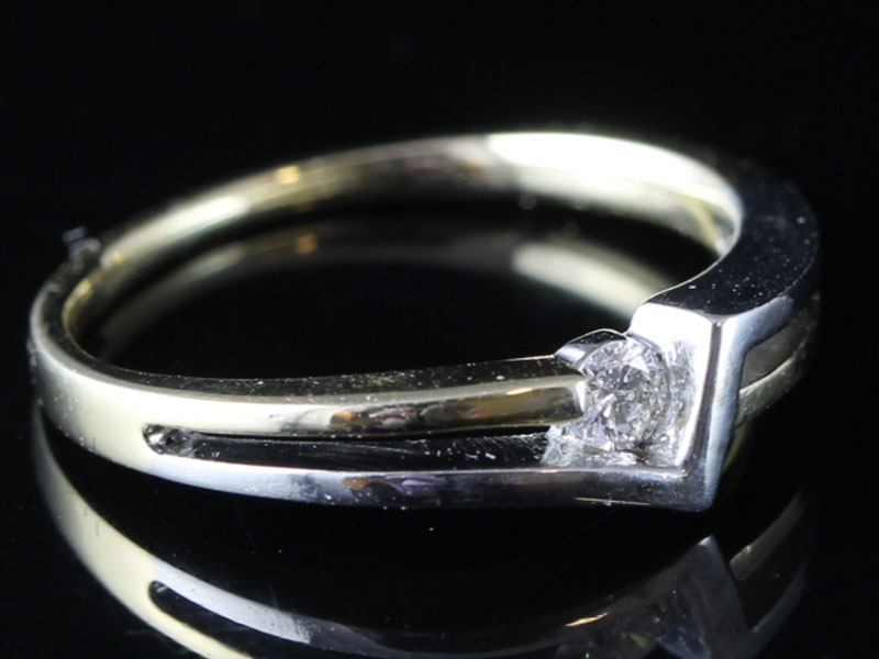 Fabulous contemporary two tone diamond 9 carat gold ring