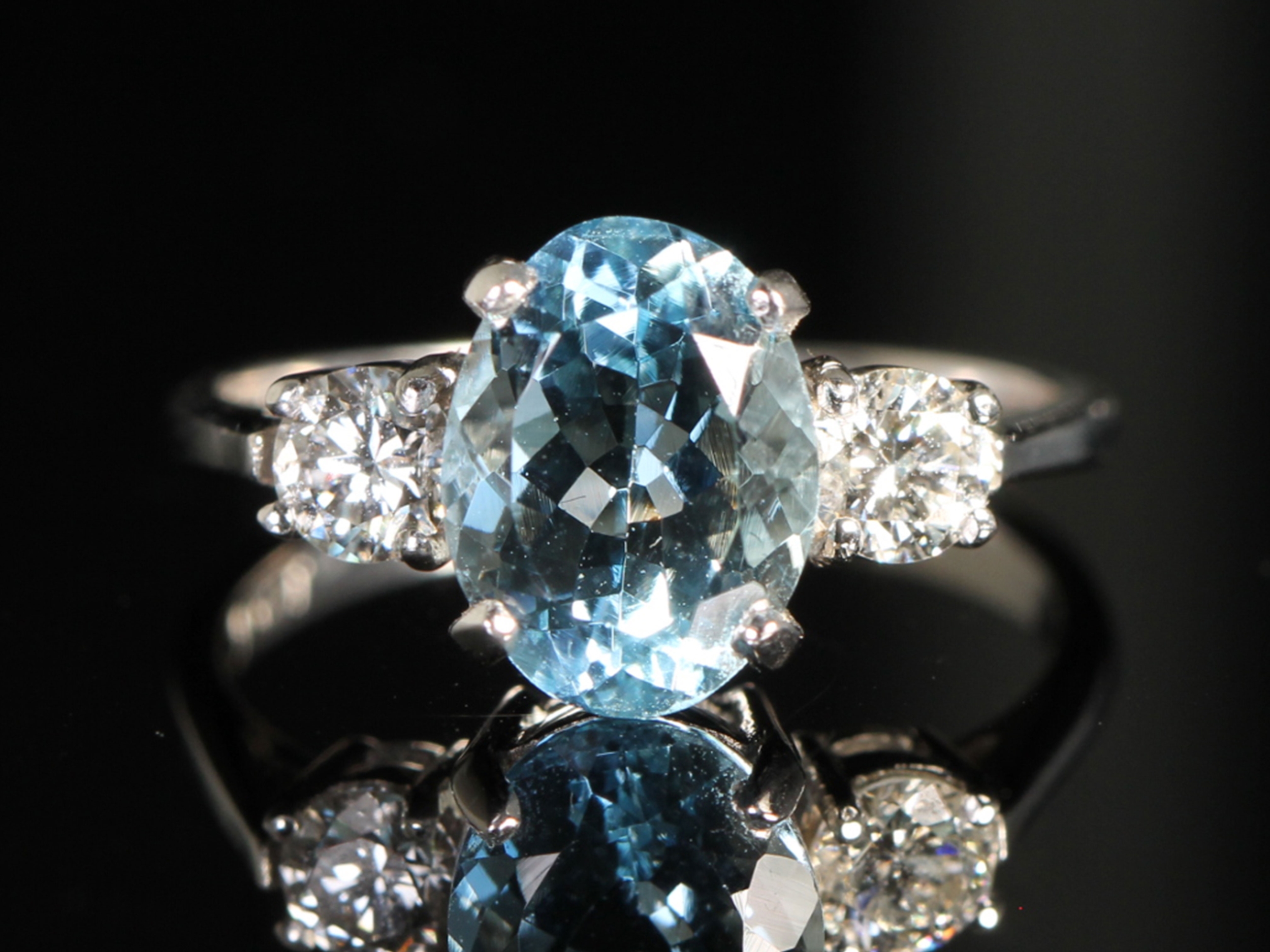 Vintage 3ct aquamarine and diamond 18ct gold trilogy ring
