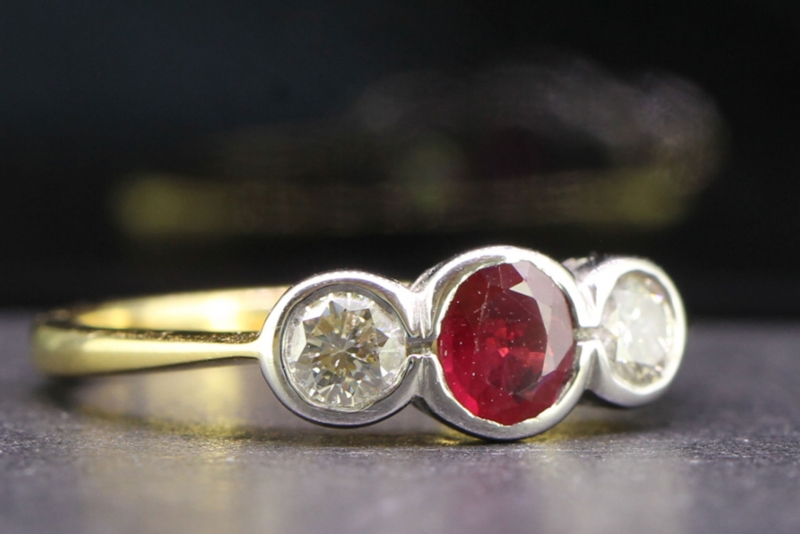 Exquisite burmese ruby and diamond 18 carat gold ring