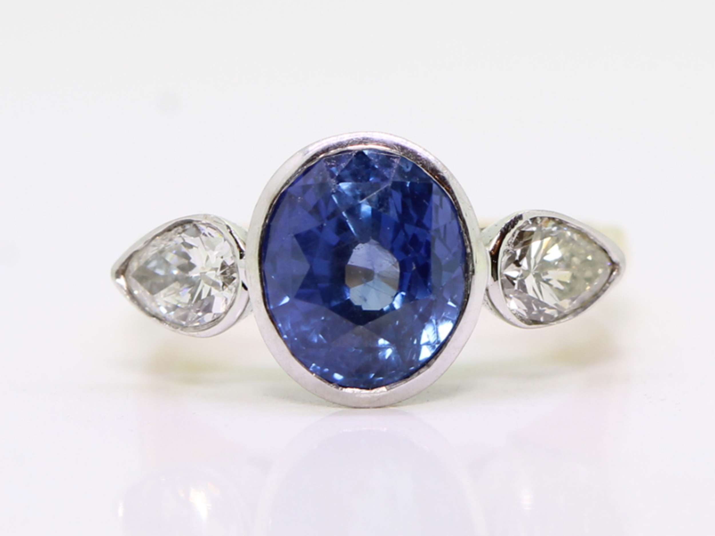 Vintage 3.5ct sapphire and diamond 18ct gold trilogy ring