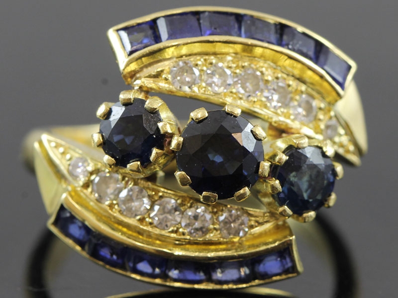 Astonishing sapphire and diamond 18 carat gold ring