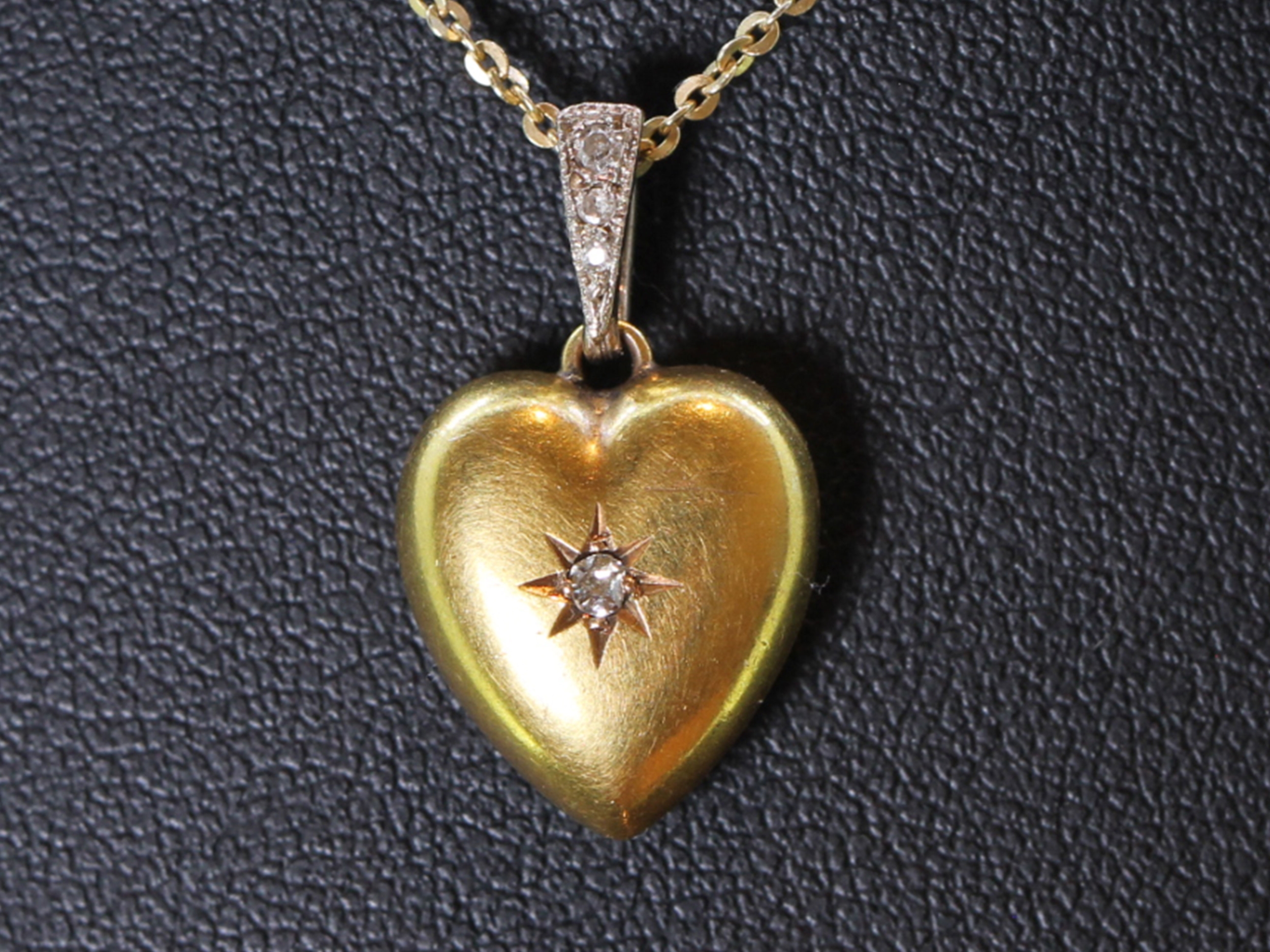 Edwardian 15ct gold and diamond heart shaped pendant 