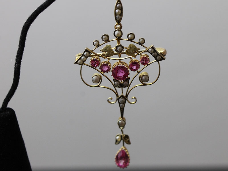 Beautiful seed pearl and pink paste 9 carat gold pendant/brooch