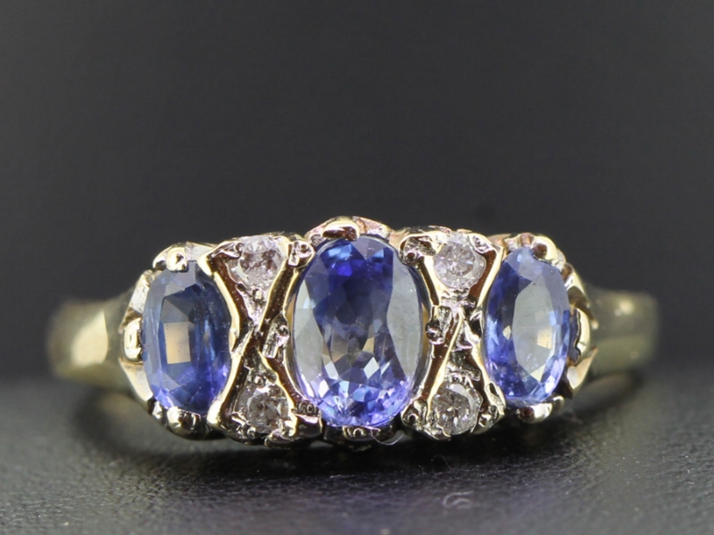 Wonderful sapphire and diamond 9 carat gold ring