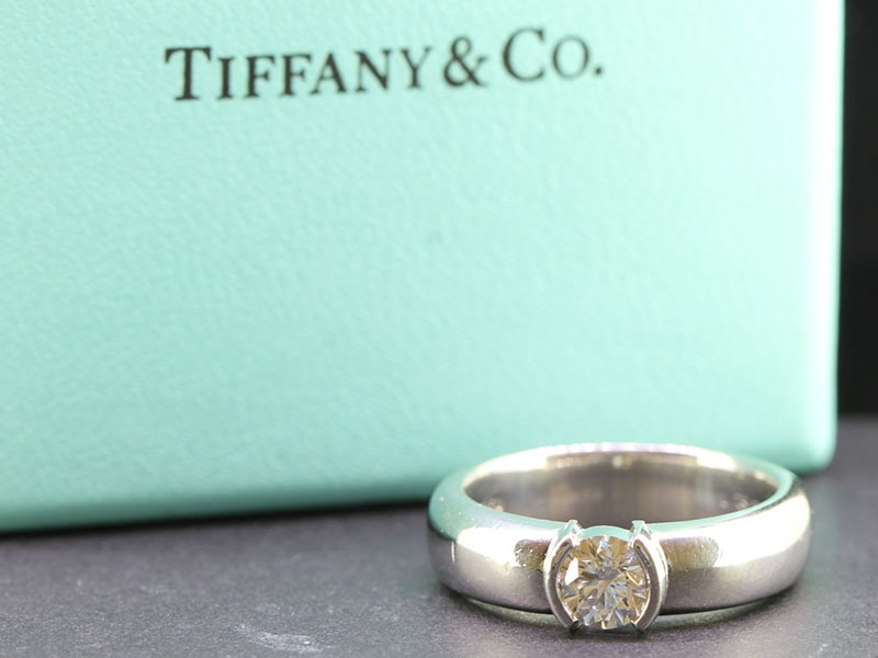 Fabulous tiffany & co platinum diamond solitaire ring