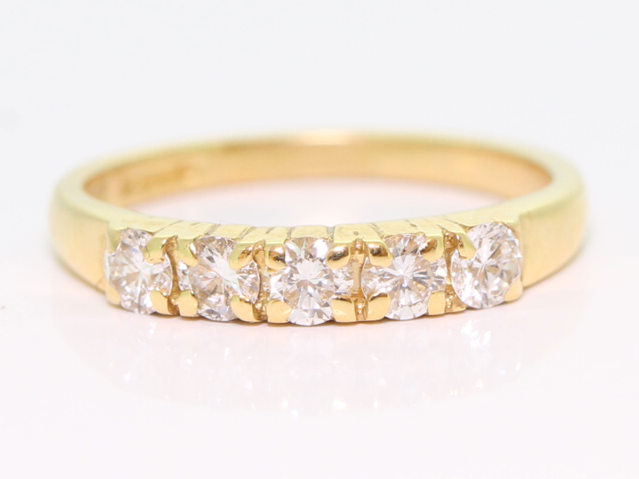Elegant five stone diamond 18 carat gold ring