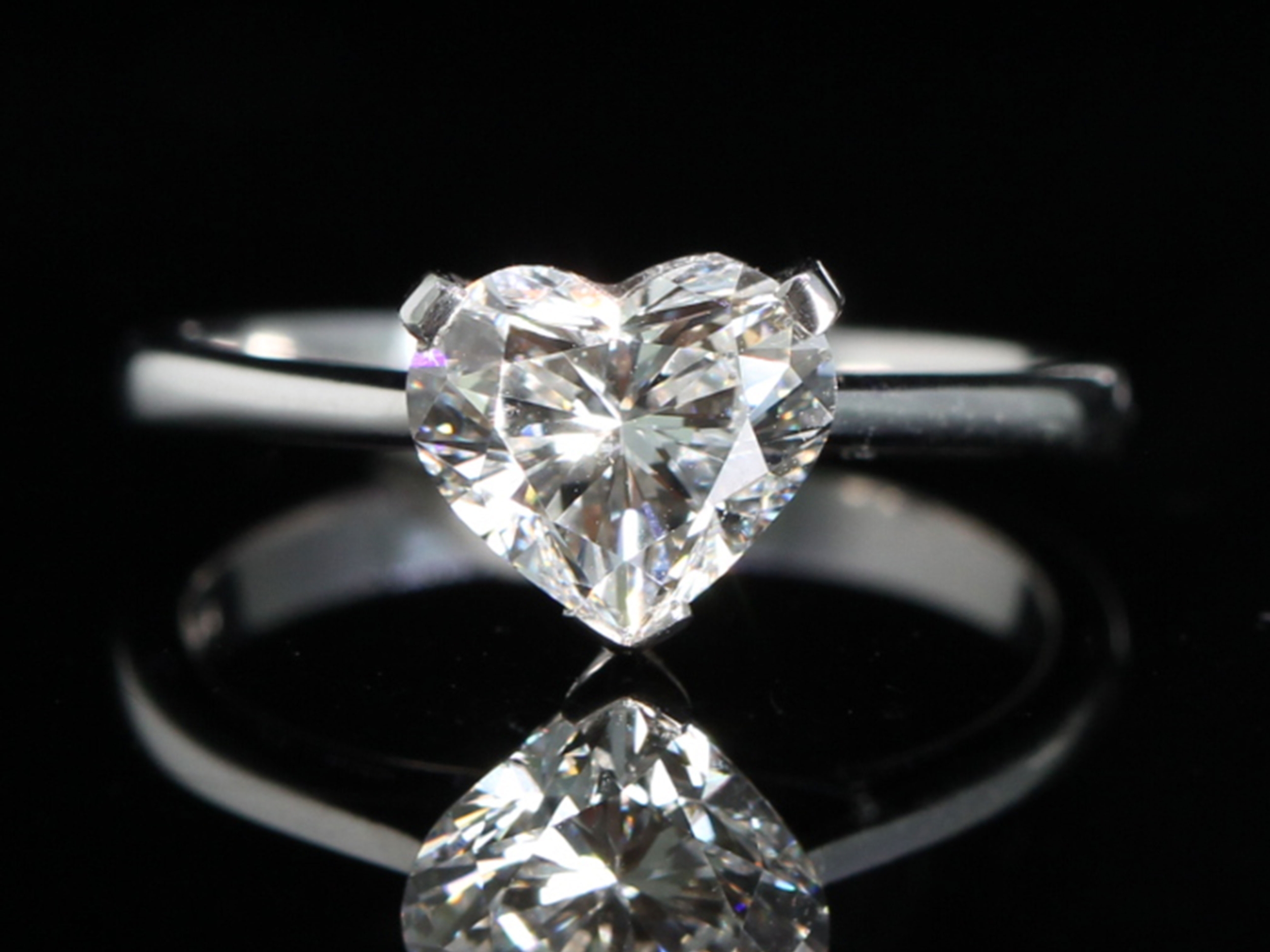 Natural heart shaped diamond 1.67cts with cert 18ct gold ring