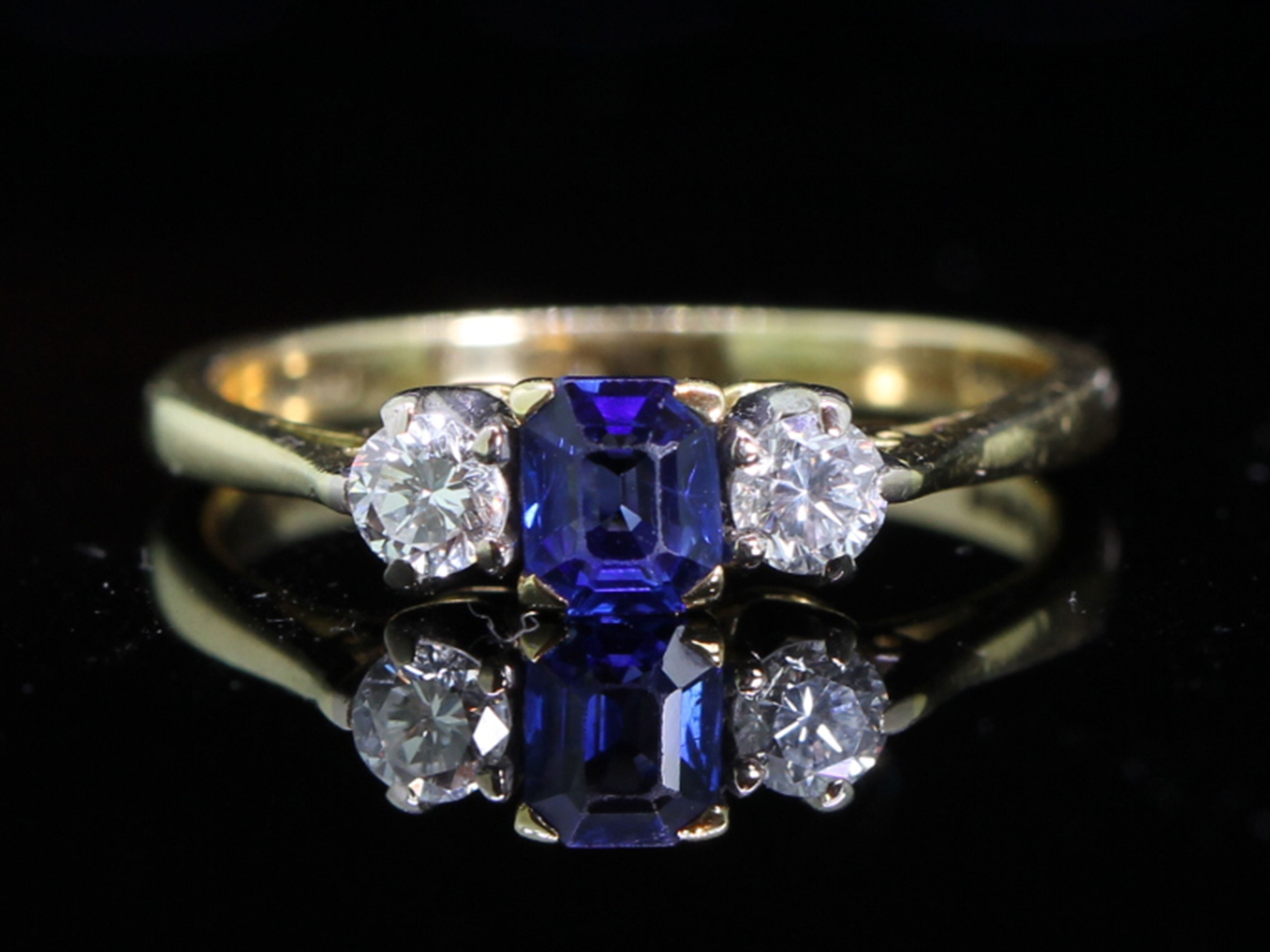 Pretty vintage sapphire and diamond 18ct gold trilogy ring