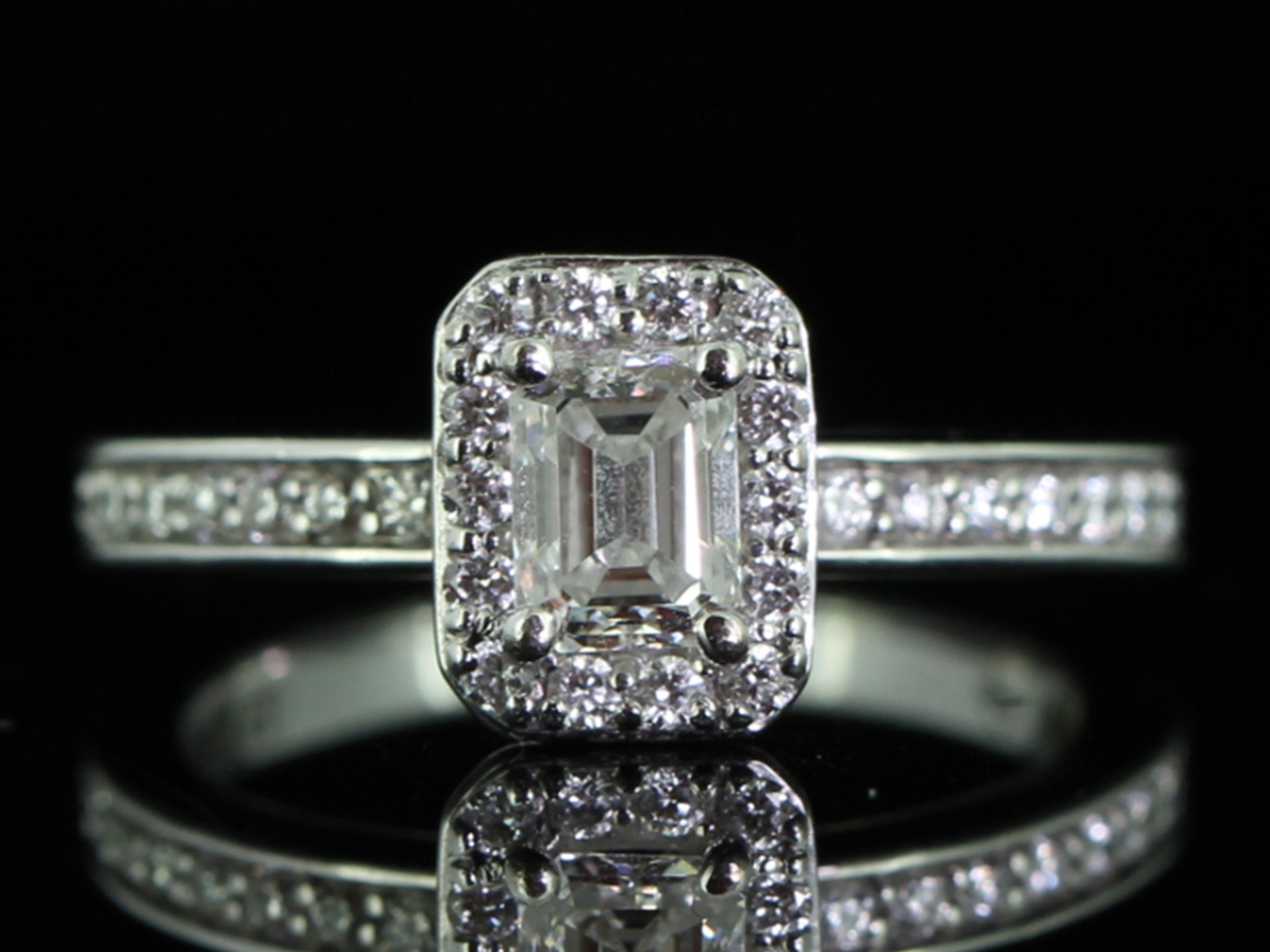 Beautiful northern star diamond halo 18 carat white gold ring