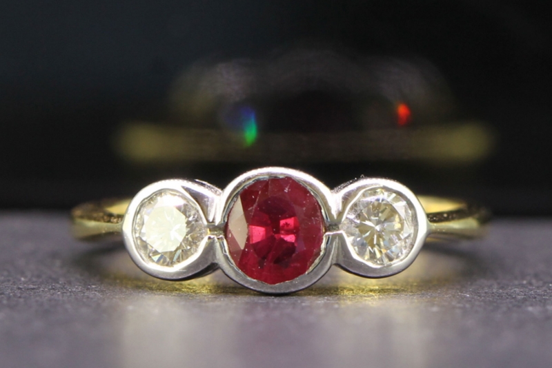 Exquisite burmese ruby and diamond 18 carat gold ring