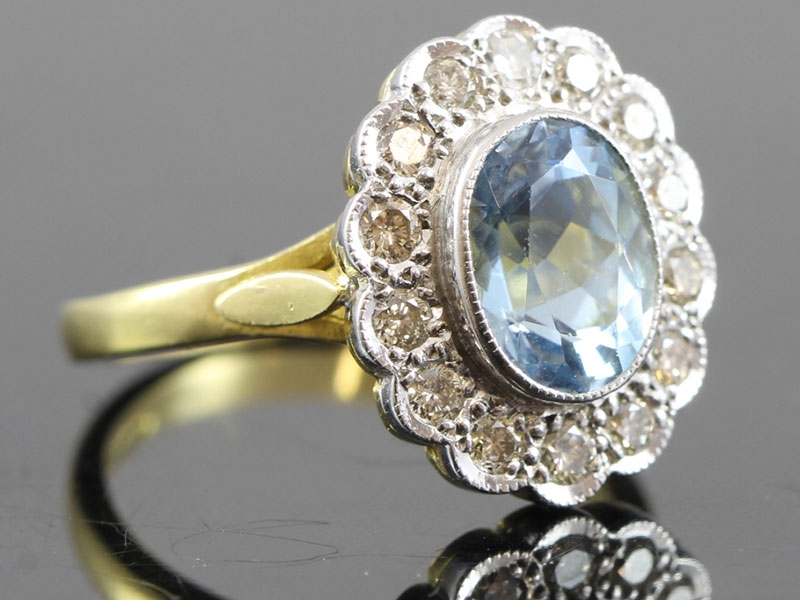 Stunning aquamarine and diamond 18 carat gold cluster ring