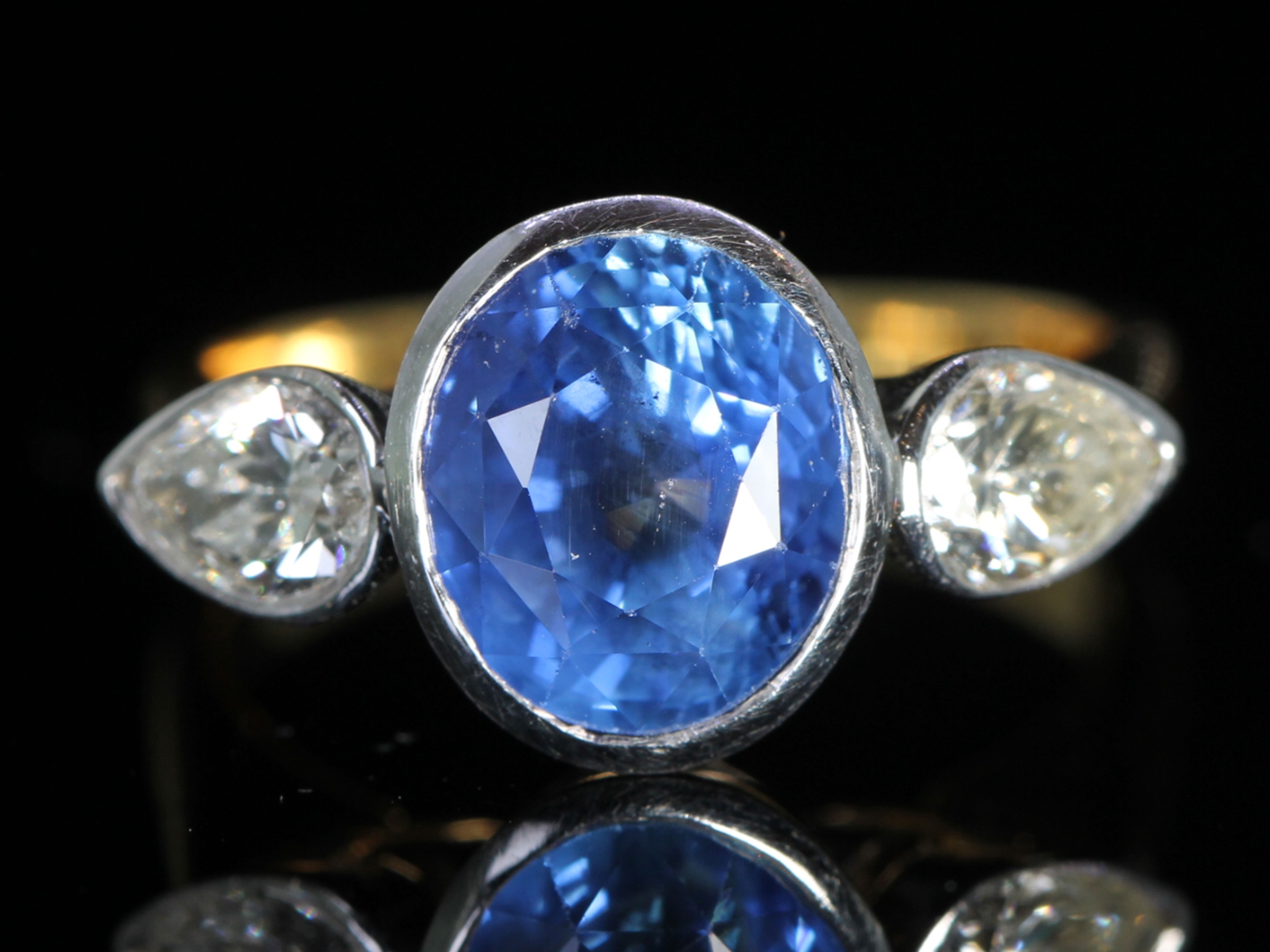 Vintage 3.5ct sapphire and diamond 18ct gold trilogy ring